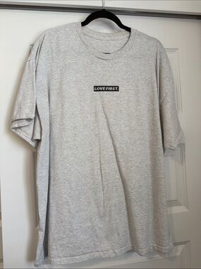 LOVE FIRST Heather Light Gray Crewneck Graphic T-Shirt